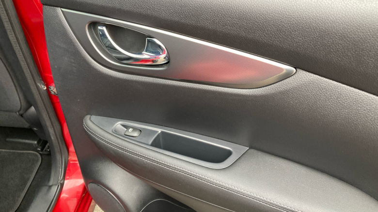 Nissan Qashqai 1.6 DiG-T Tekna 5dr Petrol Hatchback